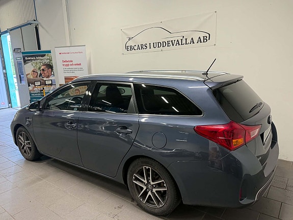 Toyota Auris 7 of 14
