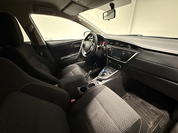 Toyota Auris 11 of 14
