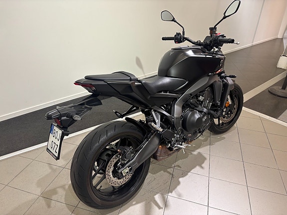 Yamaha MT-09 Y-AMT 3 of 3