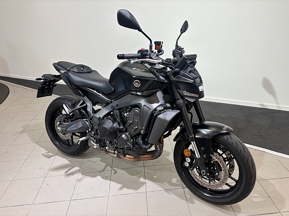 Yamaha MT-09 Y-AMT 2 of 3