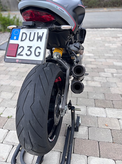 Ducati Monster 821 Stealth 3 of 7