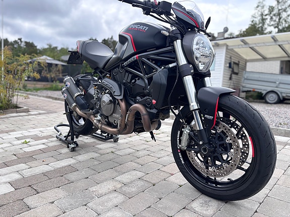 Ducati Monster 821 Stealth 4 of 7