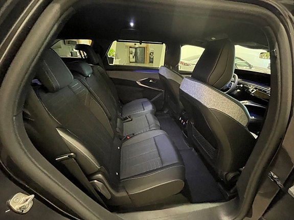 Peugeot e-5008 8 of 20
