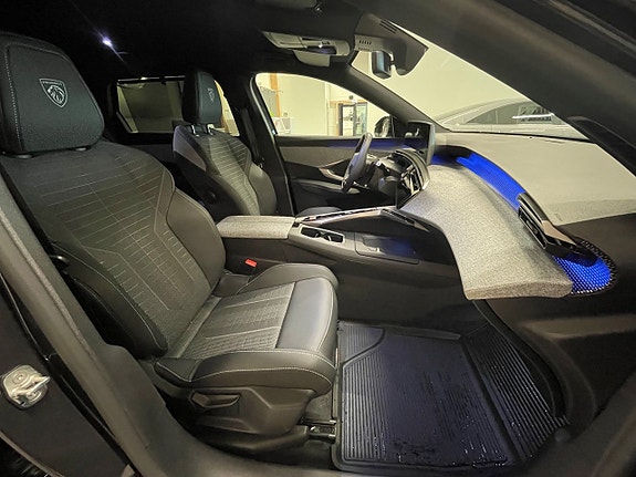 Peugeot e-5008 6 of 20