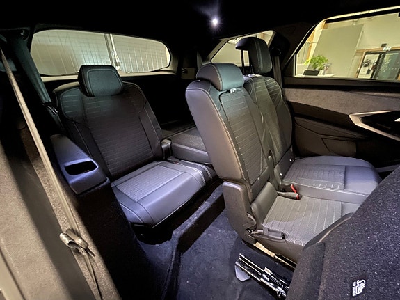 Peugeot e-5008 10 of 20