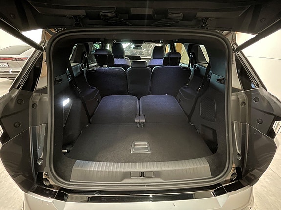 Peugeot e-5008 11 of 20