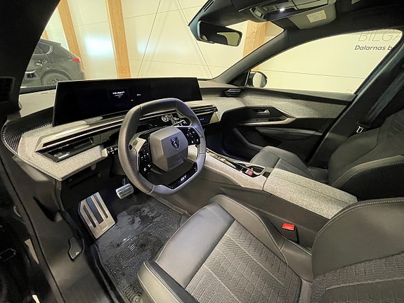 Peugeot e-5008 13 of 20