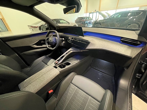 Peugeot e-5008 7 of 20