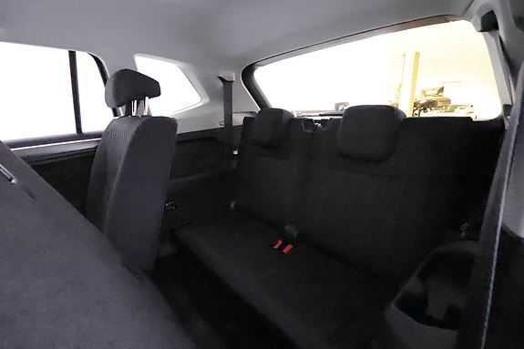 Volkswagen Tiguan Allspace 15 of 18