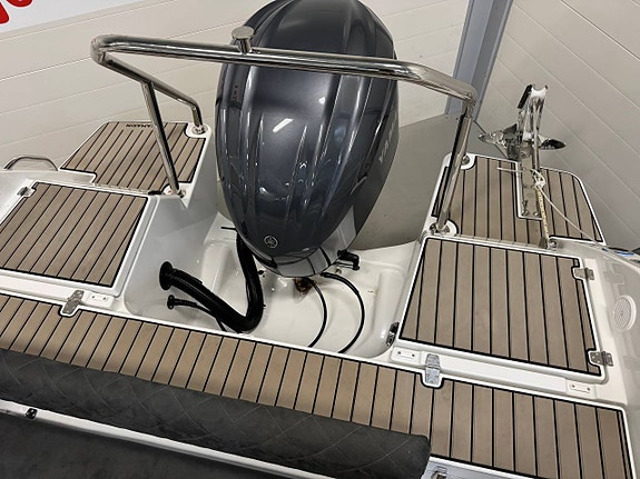 Yamarin 67 DC+F225XCB  Premium Edition 11 of 12