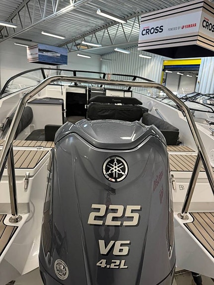 Yamarin 67 DC+F225XCB  Premium Edition 12 of 12