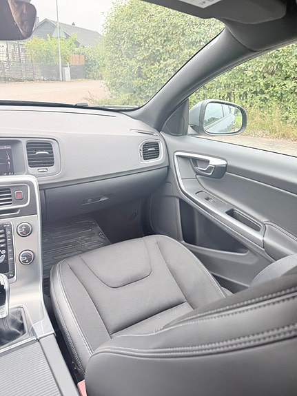 Volvo V60 7 of 11