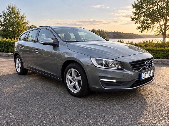 Volvo V60 2 of 11