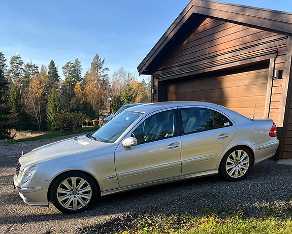 Mercedes-Benz E280 2 of 6