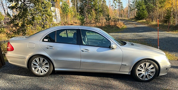 Mercedes-Benz E280 5 of 6