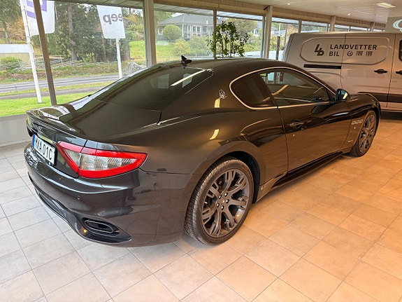 Maserati GranTurismo 3 of 14