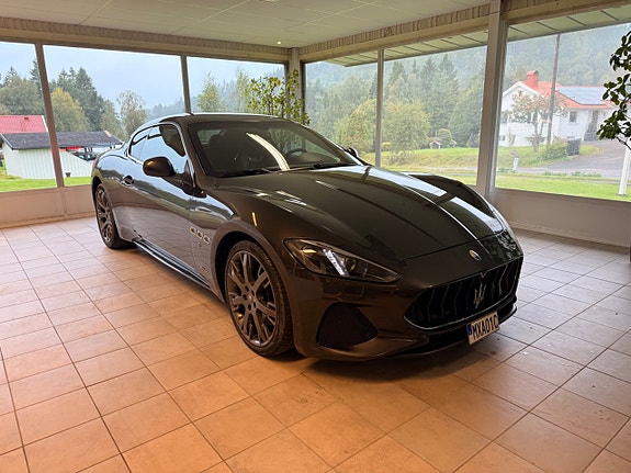 Maserati GranTurismo 2 of 14