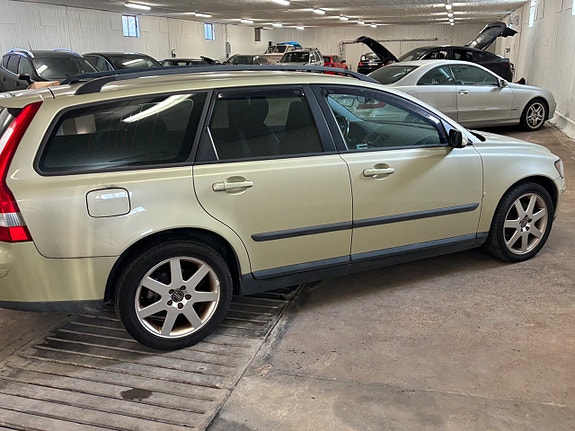 Volvo V50 3 of 4
