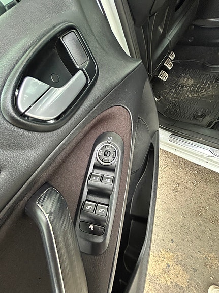 Ford S-MAX 8 of 13