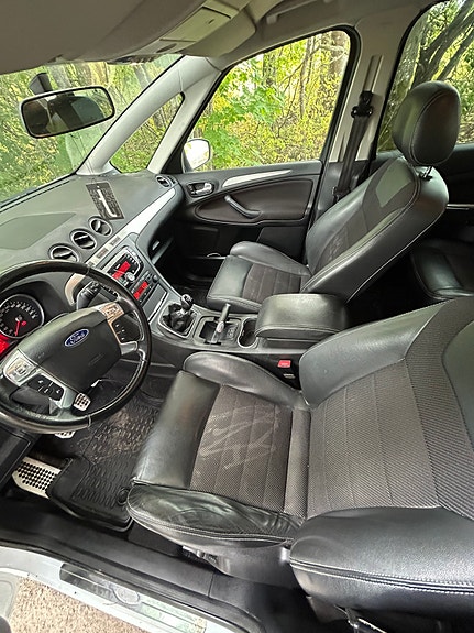 Ford S-MAX 11 of 13