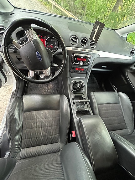 Ford S-MAX 9 of 13