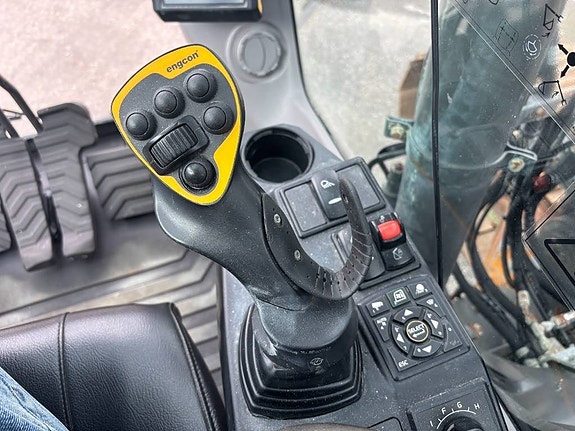 Volvo EC 140 EL 12 of 18