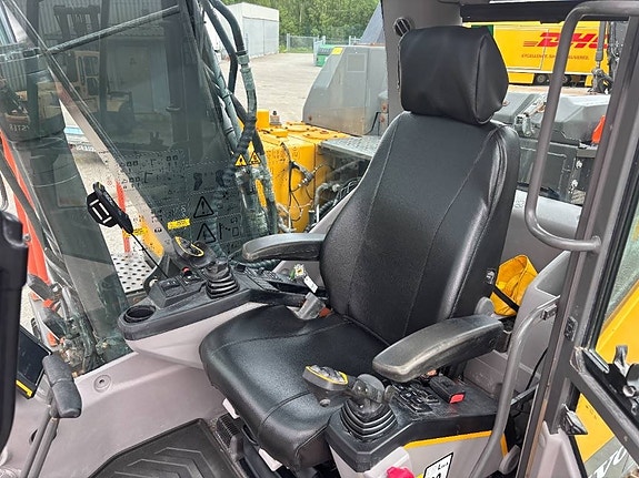 Volvo EC 140 EL 9 of 18