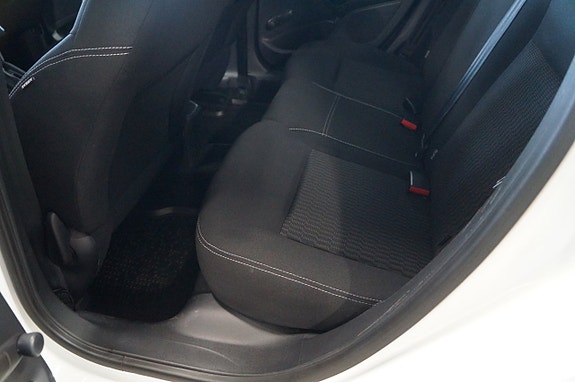 Peugeot 208 4 of 6