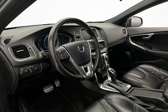 Volvo V40 25 of 28