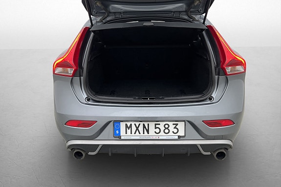Volvo V40 24 of 28