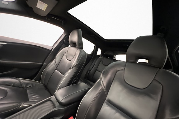 Volvo V40 8 of 28