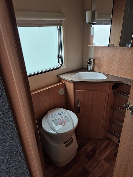 Knaus Sudwind 580QS (4 bäddar) 8 of 8
