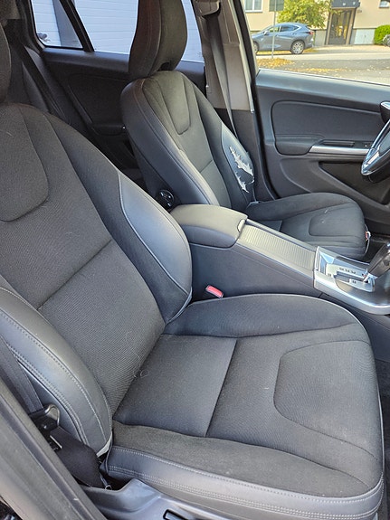Volvo V60 2 of 3
