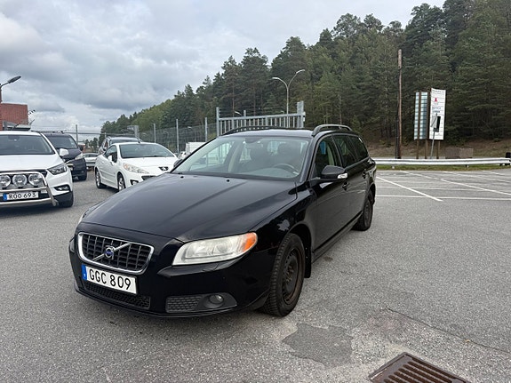 Volvo V70 2 of 19