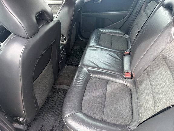 Volvo V70 12 of 19