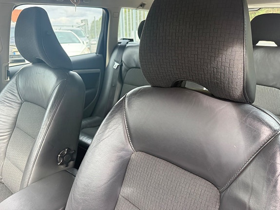 Volvo V70 8 of 19