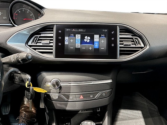 Peugeot 308 SW 10 of 17