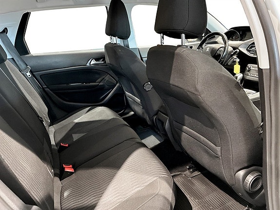 Peugeot 308 SW 13 of 17