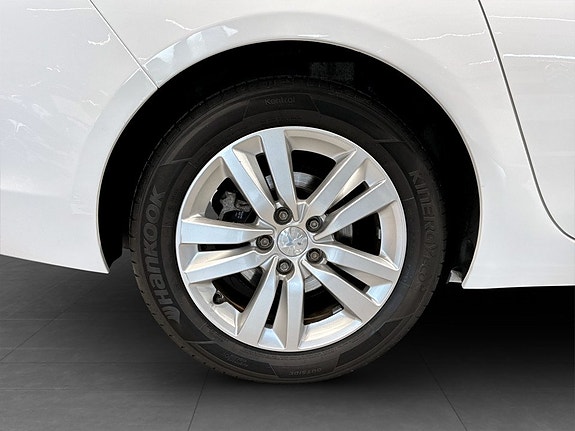 Peugeot 308 SW 15 of 17