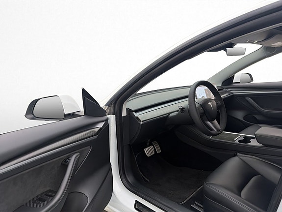 Tesla Model 3 13 of 30