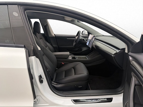 Tesla Model 3 29 of 30