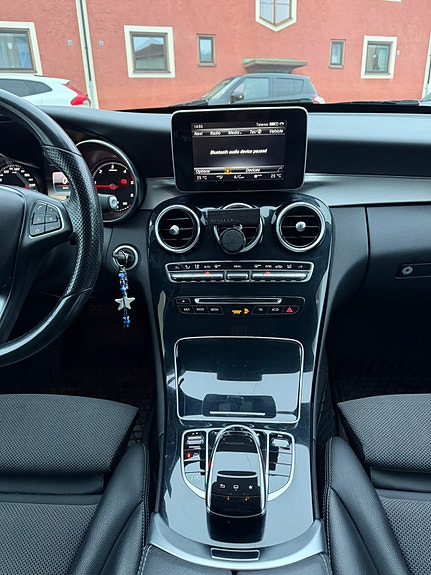 Mercedes-Benz C250 4 of 8