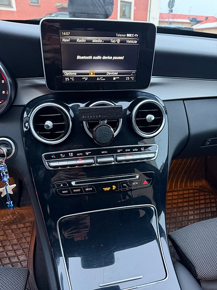 Mercedes-Benz C250 6 of 8