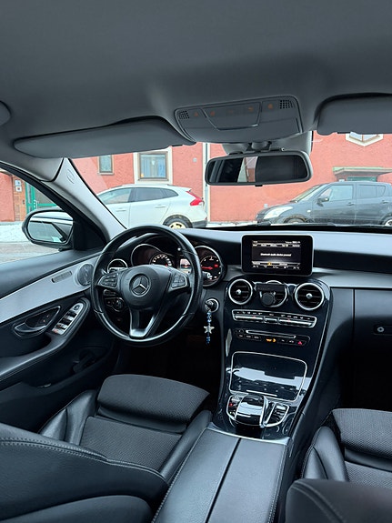 Mercedes-Benz C250 5 of 8