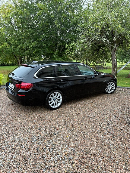 BMW 520d 4 of 5