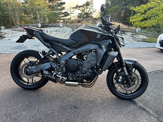 Yamaha MT-09 2 of 8