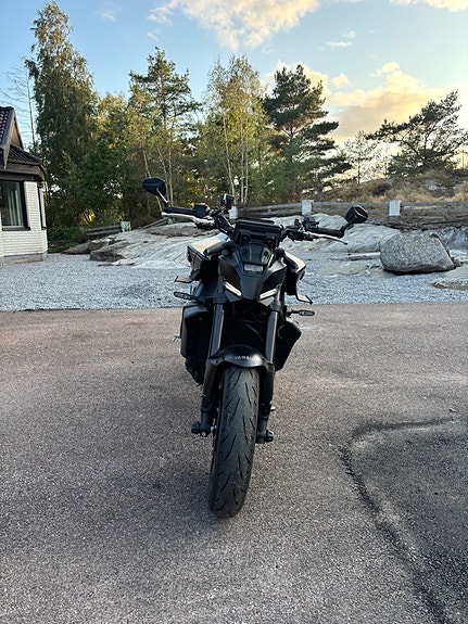 Yamaha MT-09 3 of 8