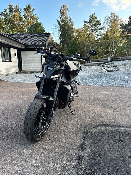 Yamaha MT-09 5 of 8