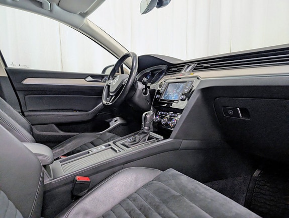 Volkswagen Passat 8 of 15