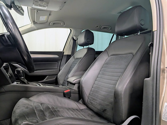 Volkswagen Passat 10 of 15